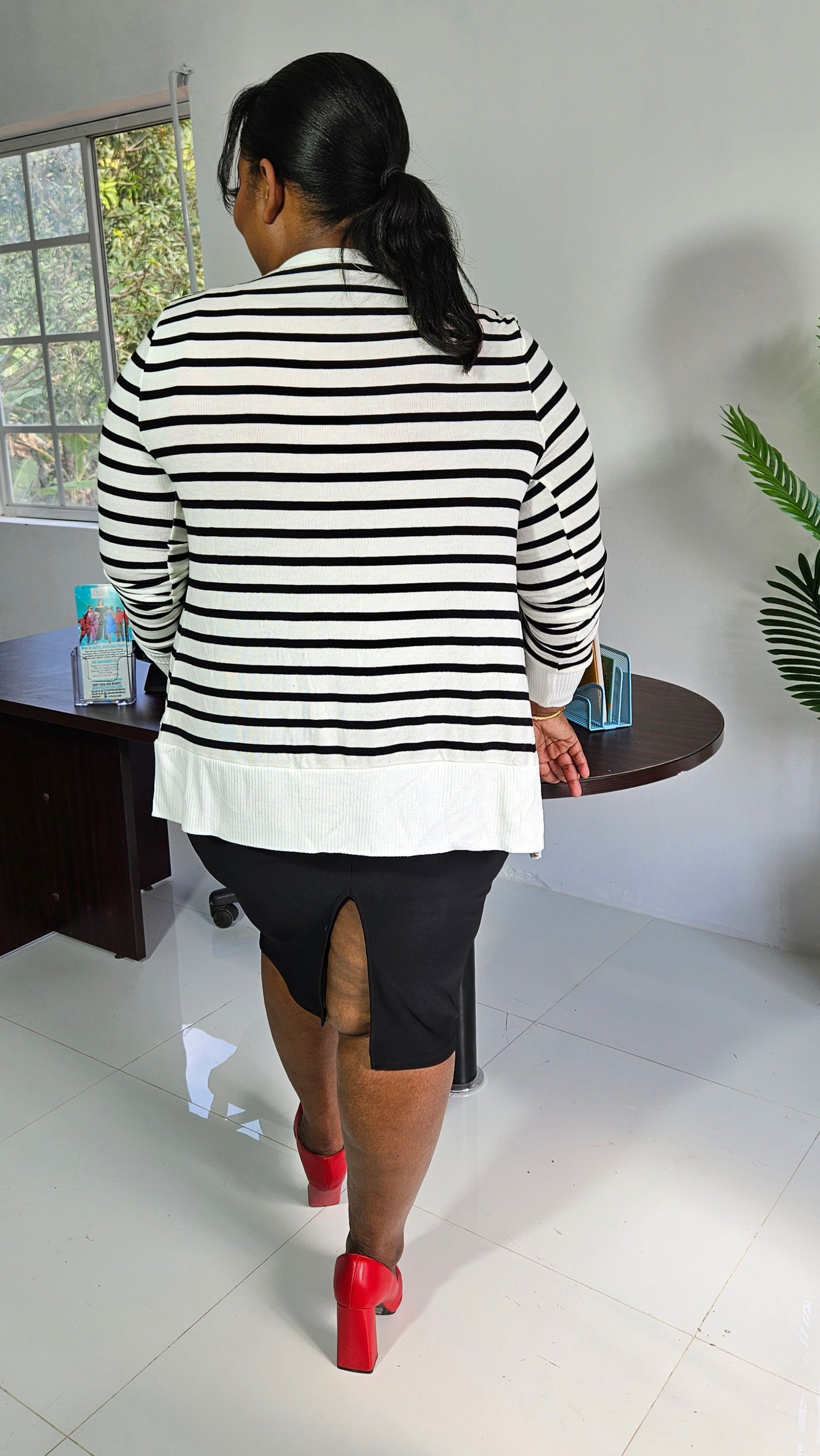 STRIPED SNAP BUTTON CARDIGAN || WHITE & BLACK