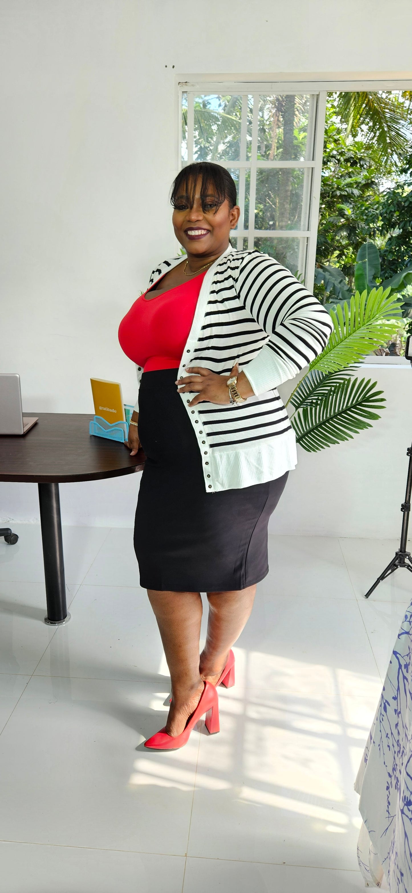 STRIPED SNAP BUTTON CARDIGAN || WHITE & BLACK