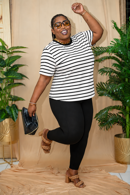 Tayzia Crew Neck Strip Top || Black & White