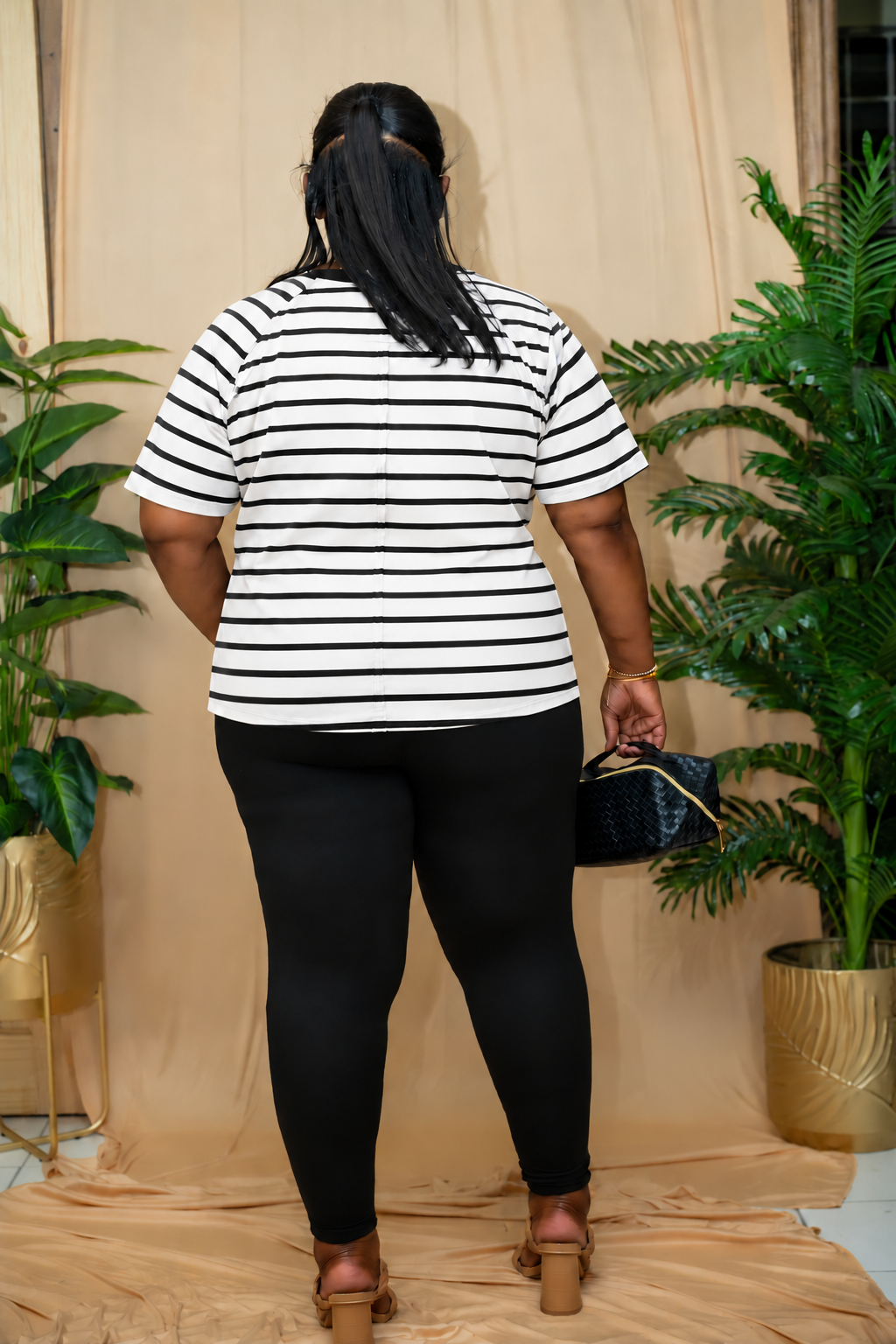 Tayzia Crew Neck Strip Top || Black & White