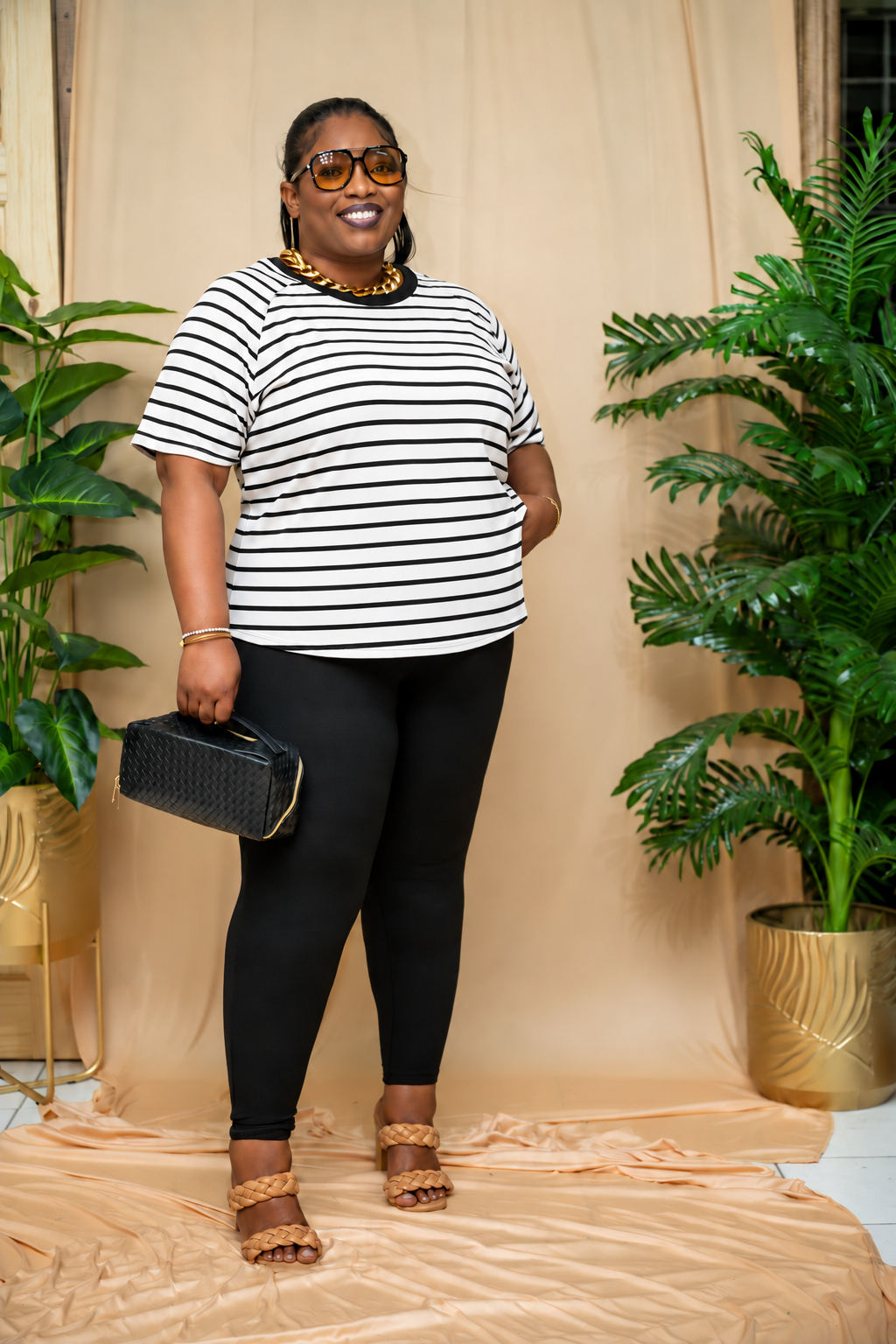 Tayzia Crew Neck Strip Top || Black & White