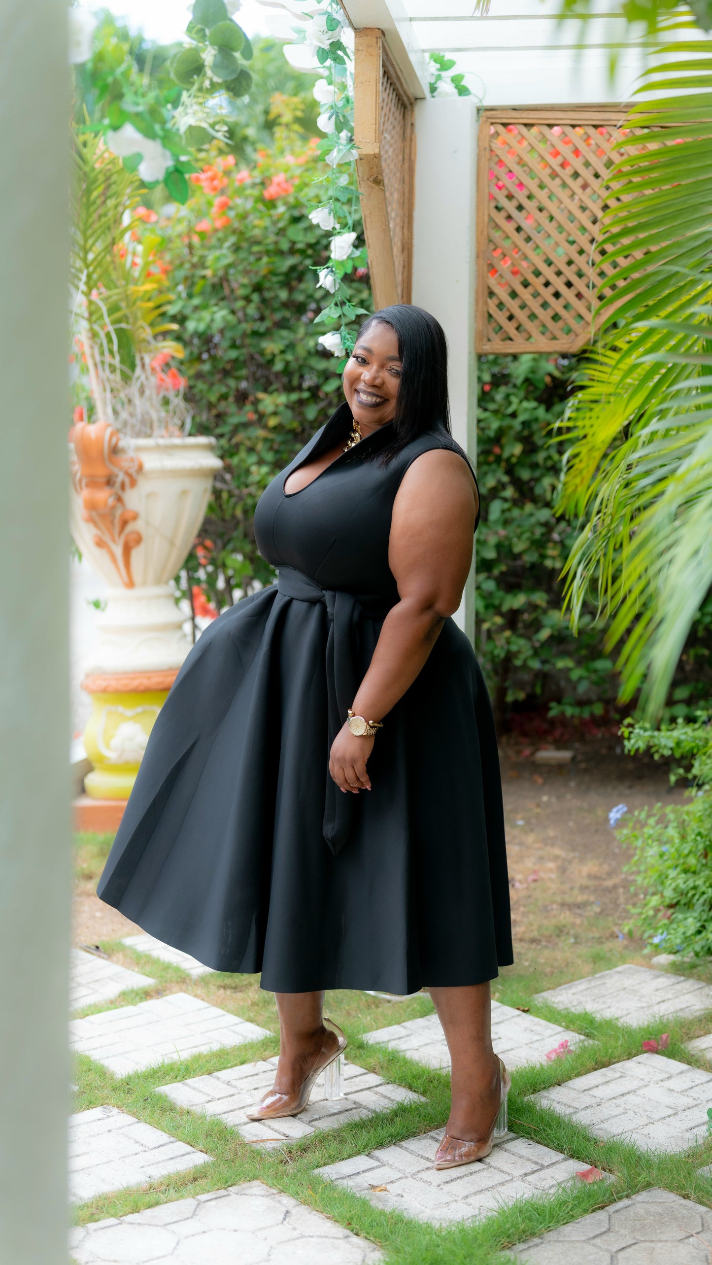 Pure Grace Midi Dress || Black