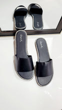 Load image into Gallery viewer, DiDi Black Sandals