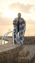 Load image into Gallery viewer, Gone with wind Kimono - Blue
