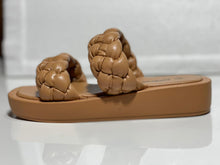 Load image into Gallery viewer, Plait Detail Mule Platform Sandals